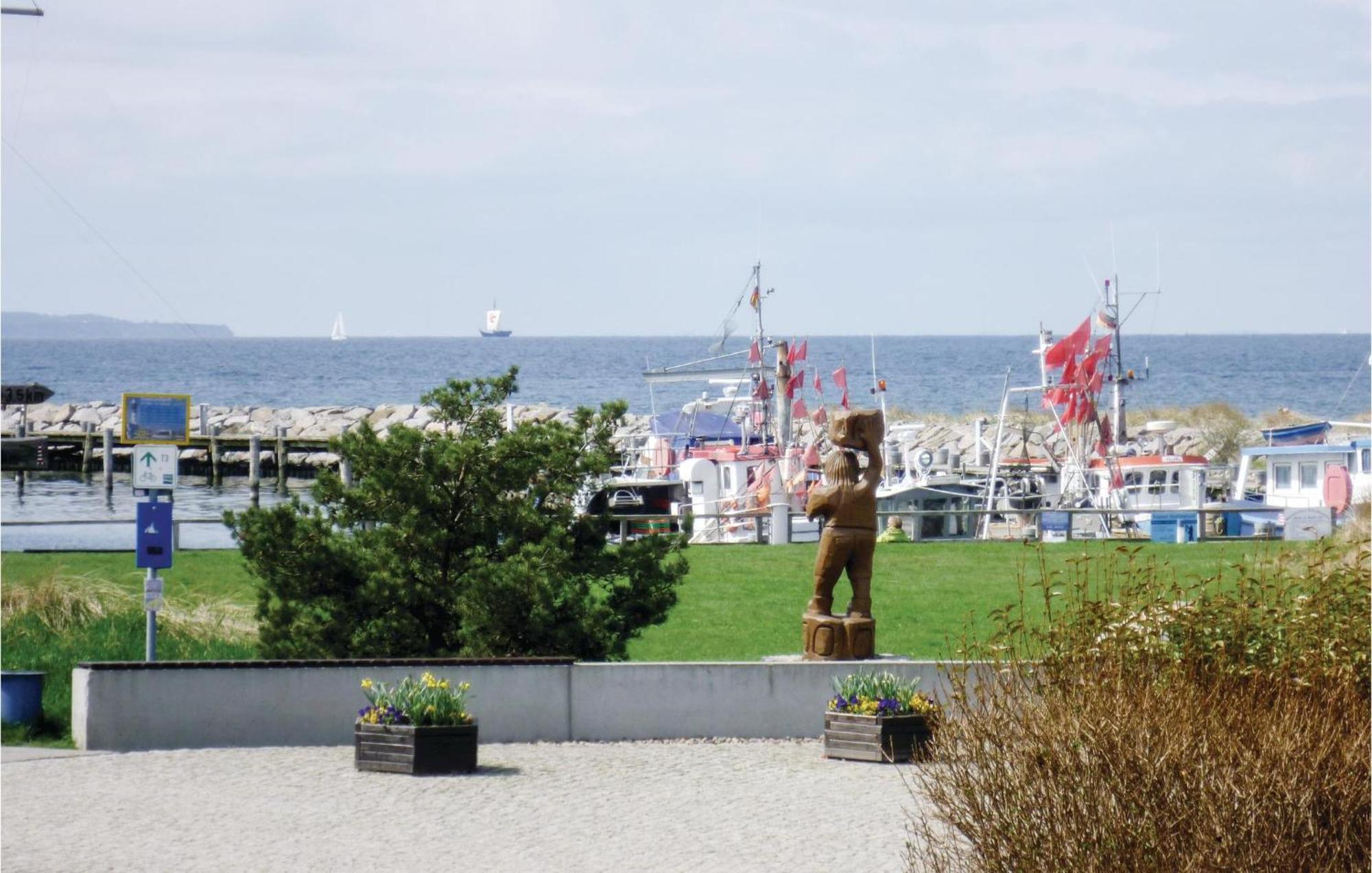 Nice Home In Insel Poel With House Sea View Exterior photo